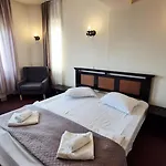 Imperial 3*