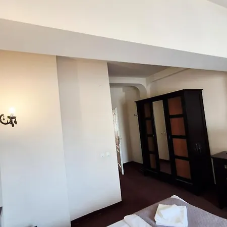 Imperial 3*